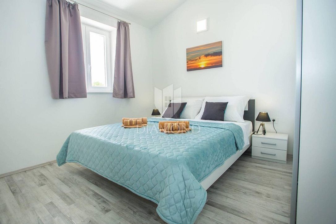 Labin, casa bifamiliare con piscina 