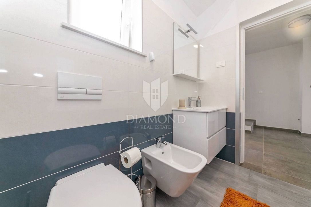 Labin, casa bifamiliare con piscina 