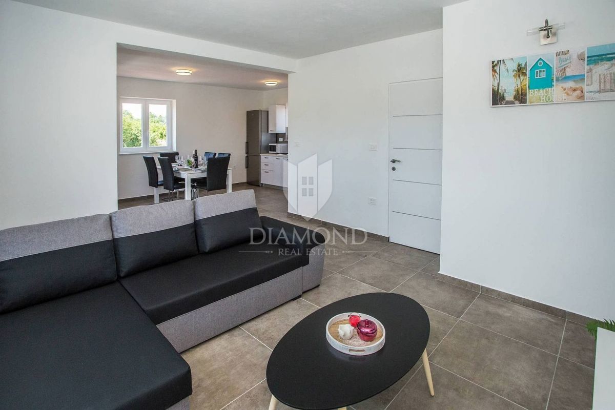 Labin, casa bifamiliare con piscina 