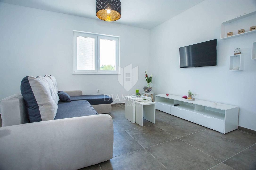 Labin, casa bifamiliare con piscina 