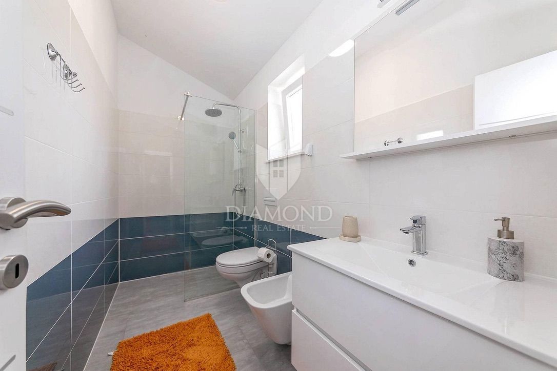 Labin, casa bifamiliare con piscina 