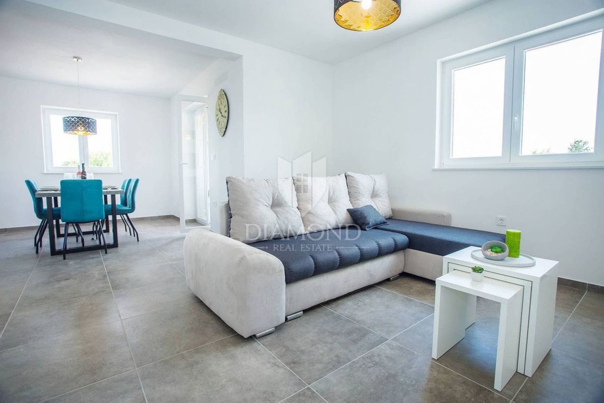 Labin, casa bifamiliare con piscina 