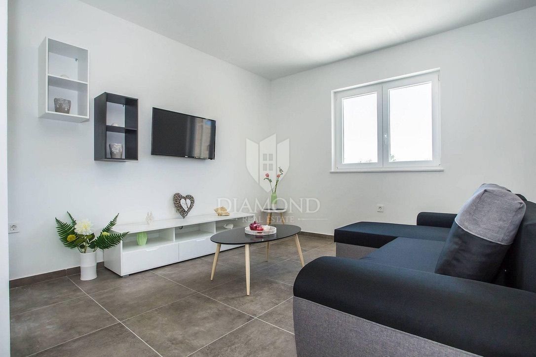 Labin, casa bifamiliare con piscina 