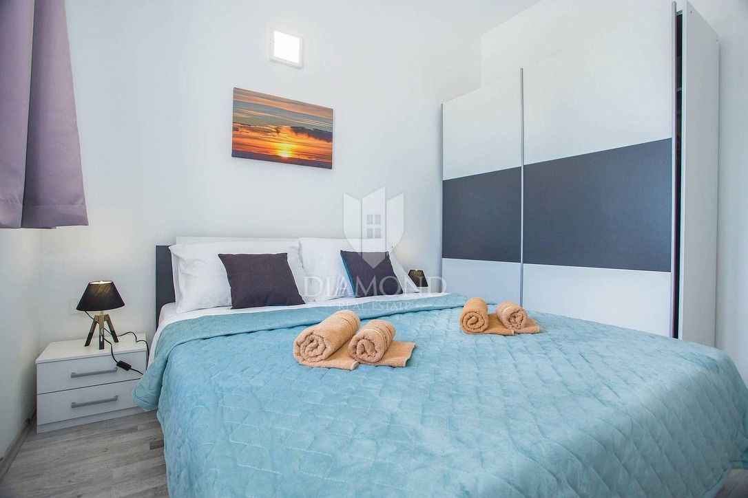 Labin, casa bifamiliare con piscina 