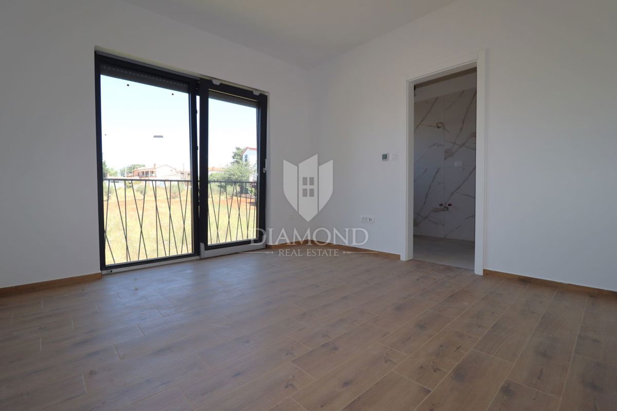 Parenzo, dintorni, moderna casa bifamiliare con piscina