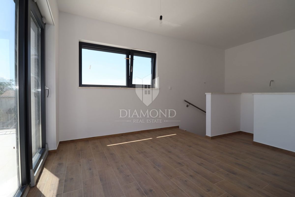 Parenzo, dintorni, moderna casa bifamiliare con piscina