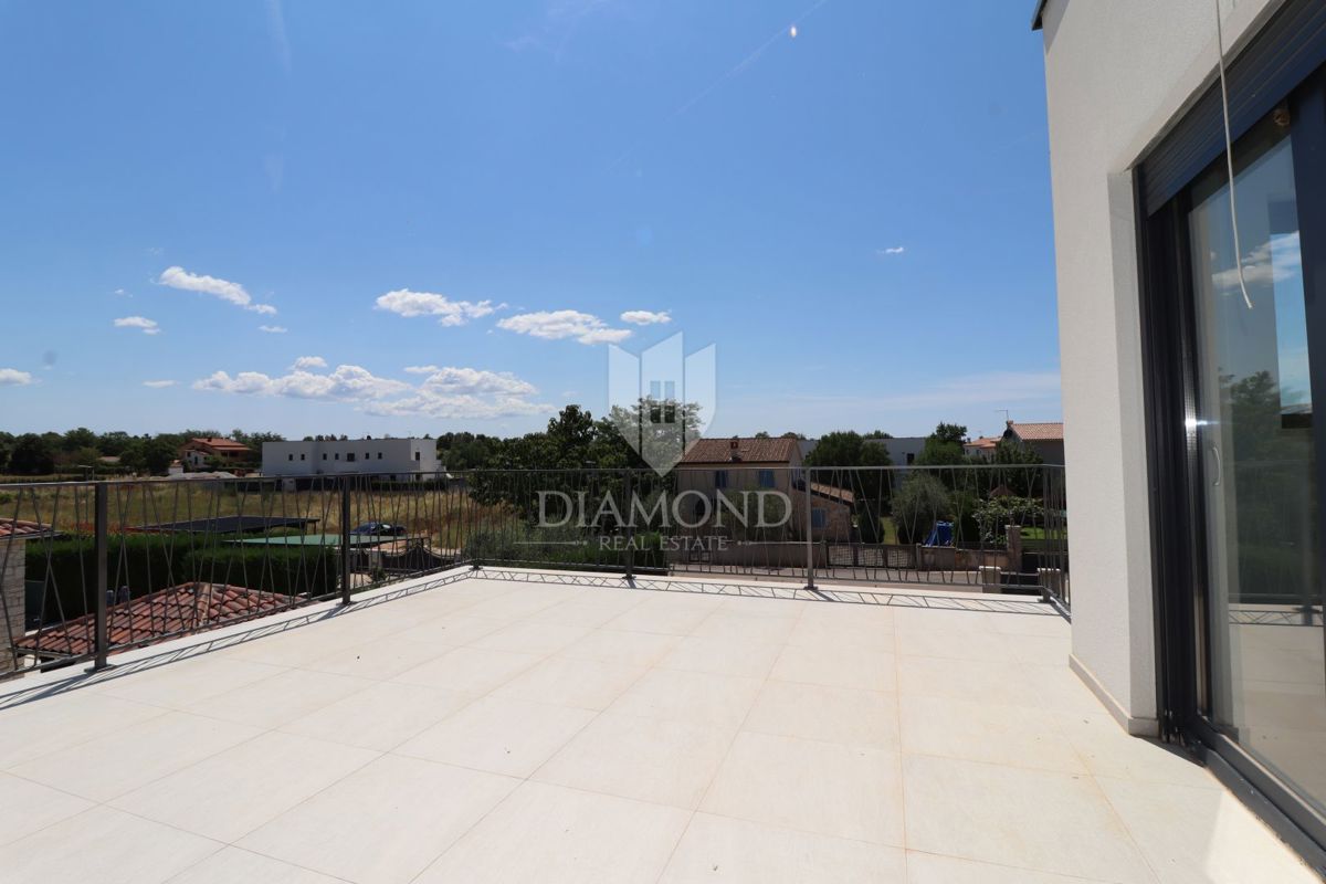 Parenzo, dintorni, moderna casa bifamiliare con piscina