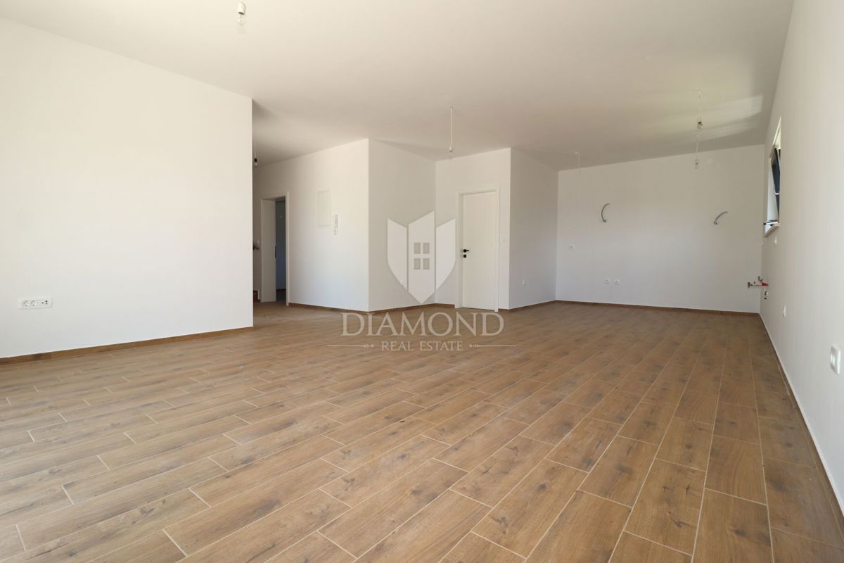 Parenzo, dintorni, moderna casa bifamiliare con piscina