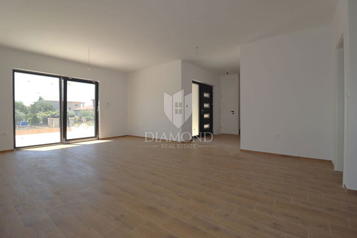 Parenzo, dintorni, moderna casa bifamiliare con piscina