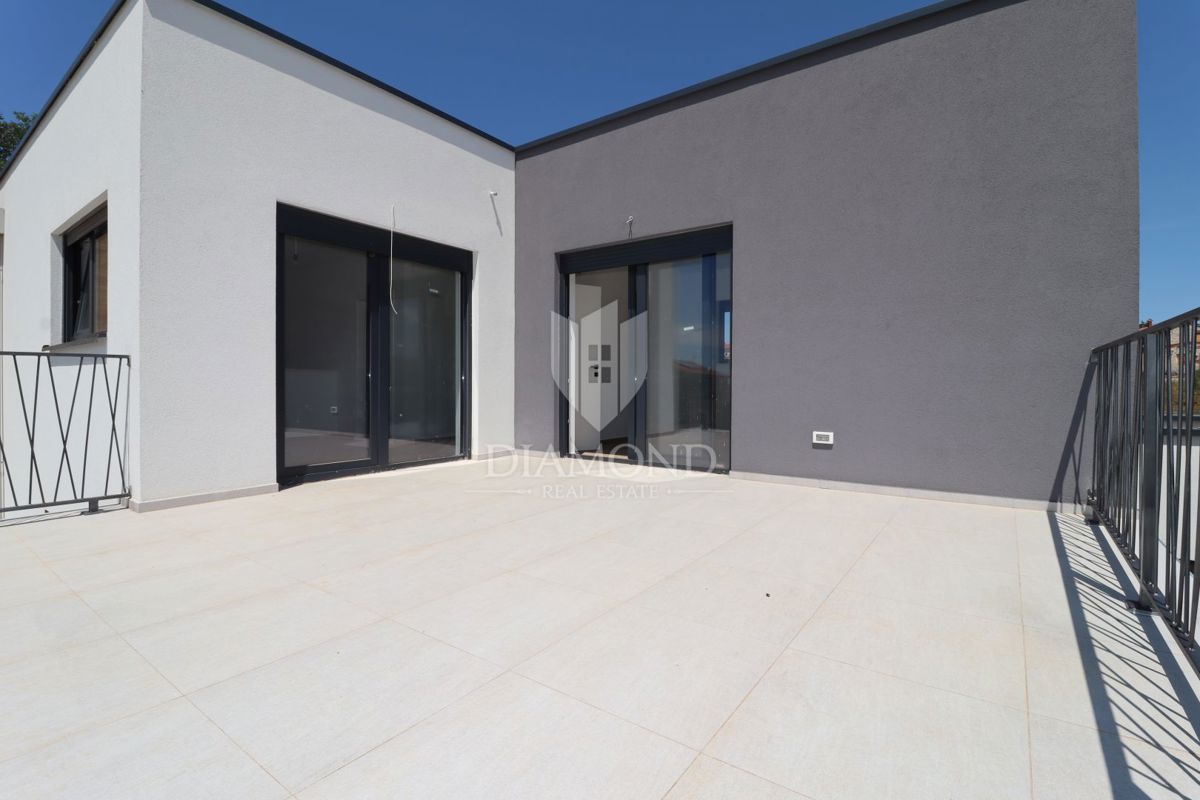 Parenzo, dintorni, moderna casa bifamiliare con piscina