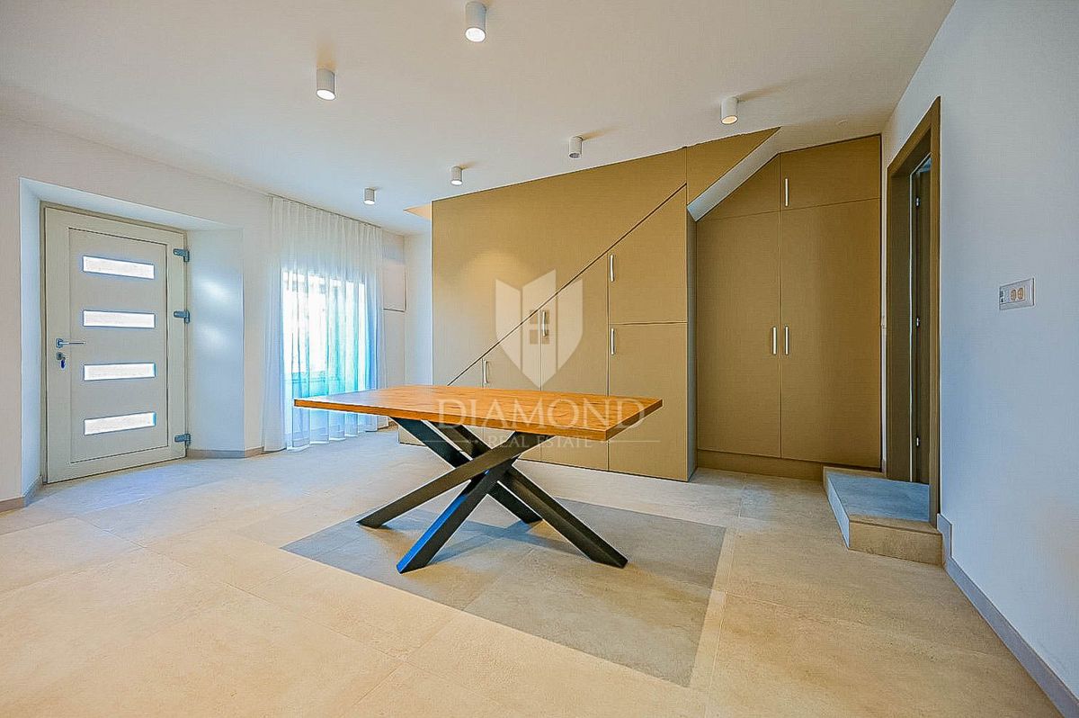 Cittanova, dintorni! Casa istriana con vista mare!