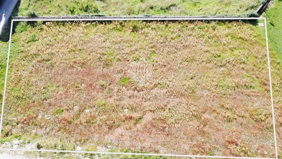 Parenzo – terreno 771 m² con permesso per villa e piscina