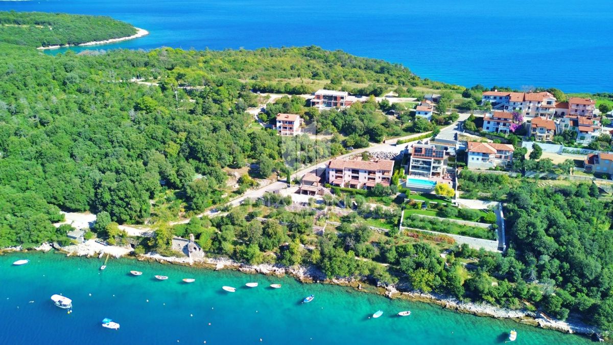 RABAC, DINTORNI, 80 M DAL MARE, AFFASCINANTE VILLA NON ARREDATA