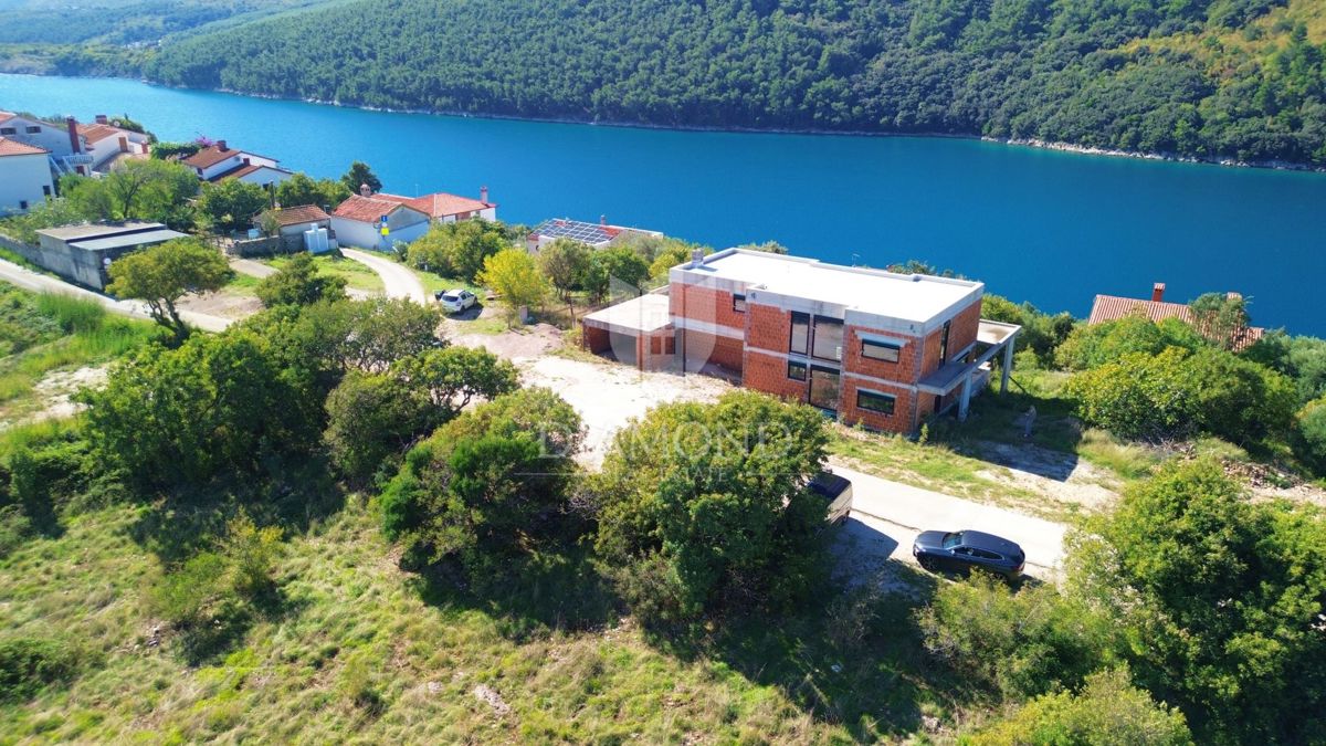 RABAC, DINTORNI, 80 M DAL MARE, AFFASCINANTE VILLA NON ARREDATA