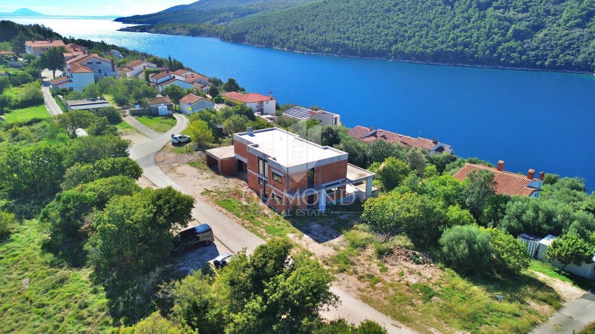 RABAC, DINTORNI, 80 M DAL MARE, AFFASCINANTE VILLA NON ARREDATA