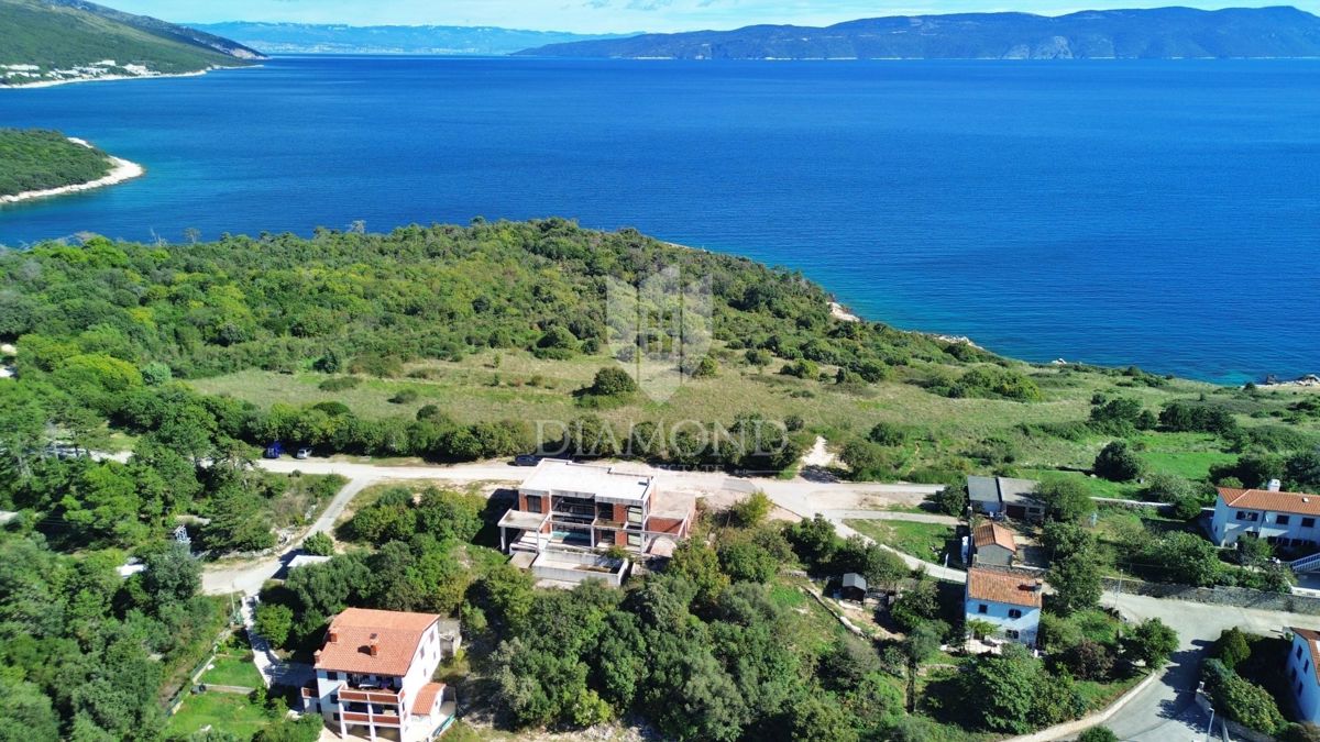 RABAC, DINTORNI, 80 M DAL MARE, AFFASCINANTE VILLA NON ARREDATA