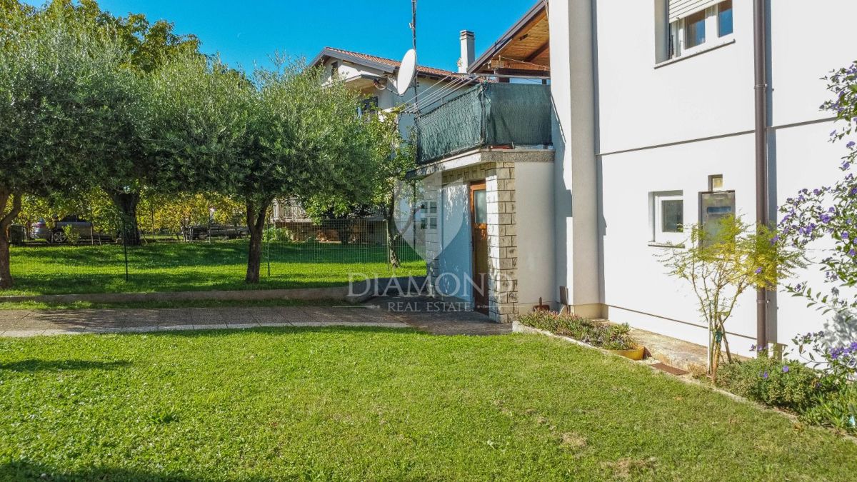 Umago, casa di 250 m2 con 4 appartamenti e giardino di 1.000 m2 
