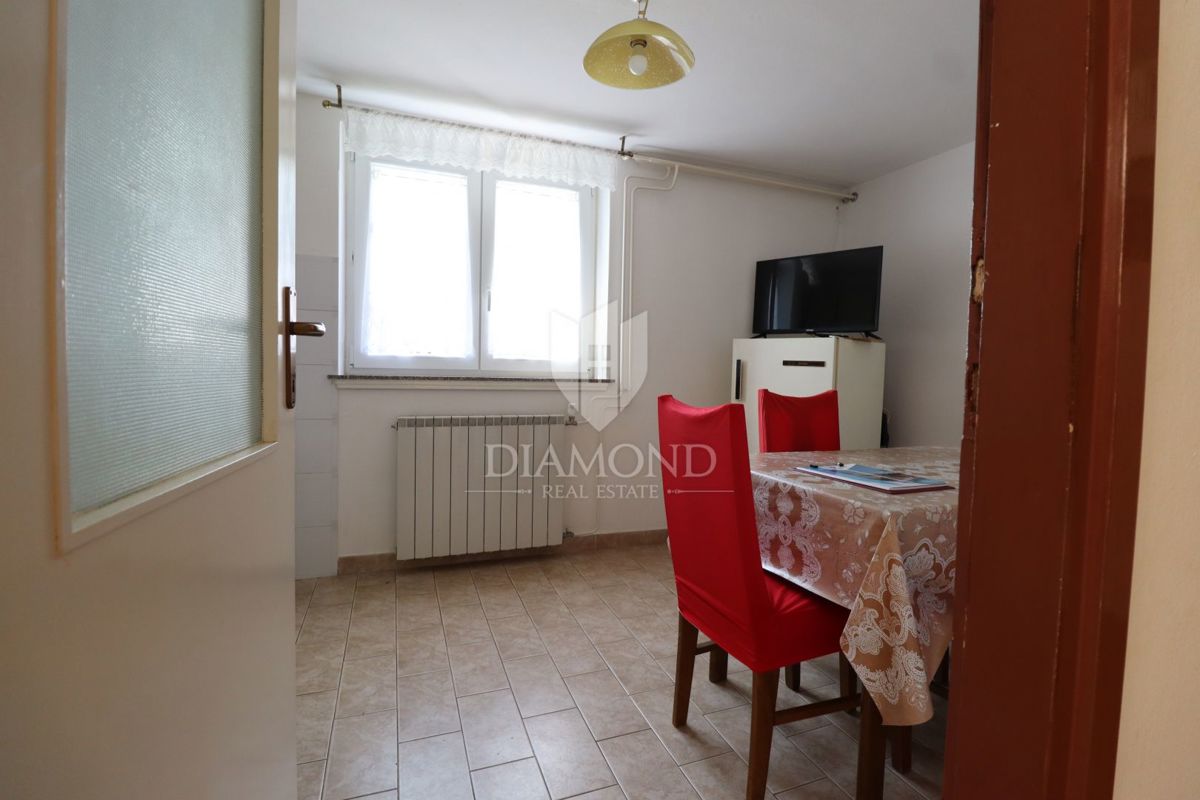 Umago, casa di 250 m2 con 4 appartamenti e giardino di 1.000 m2 