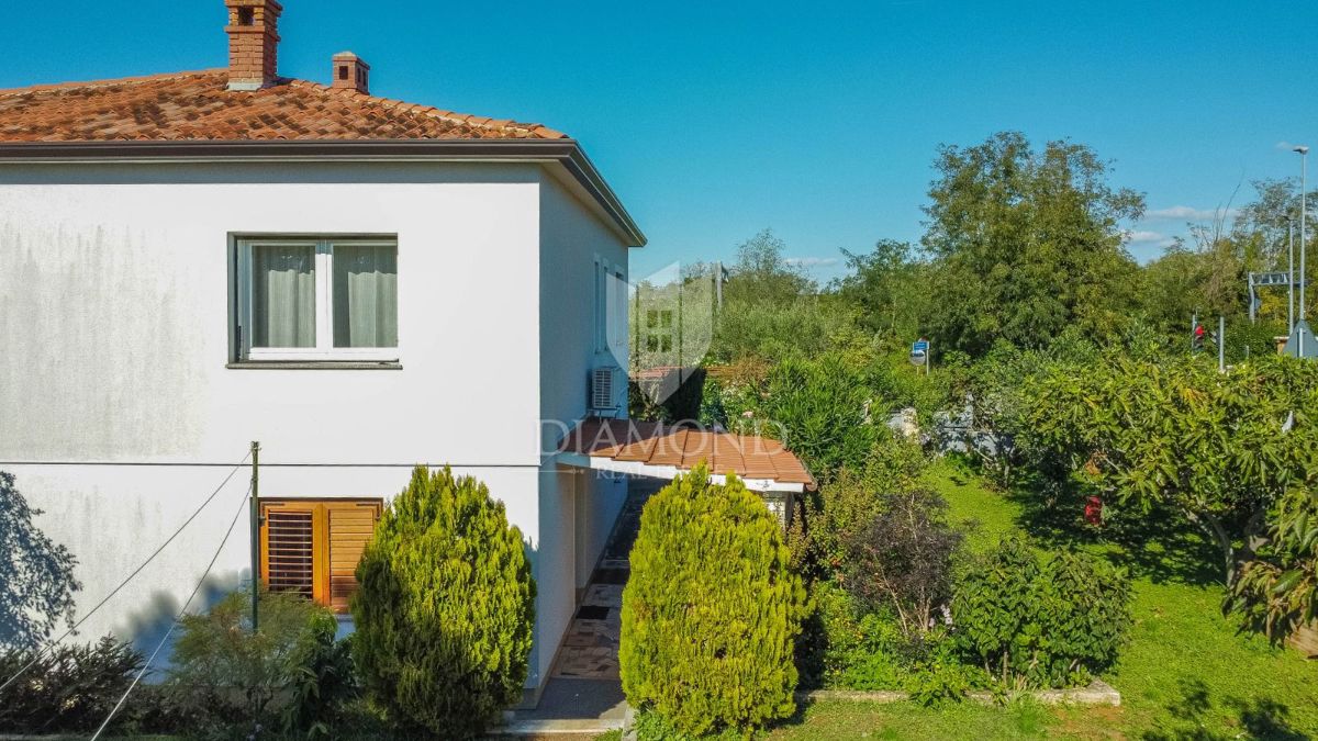 Umago, casa di 250 m2 con 4 appartamenti e giardino di 1.000 m2 