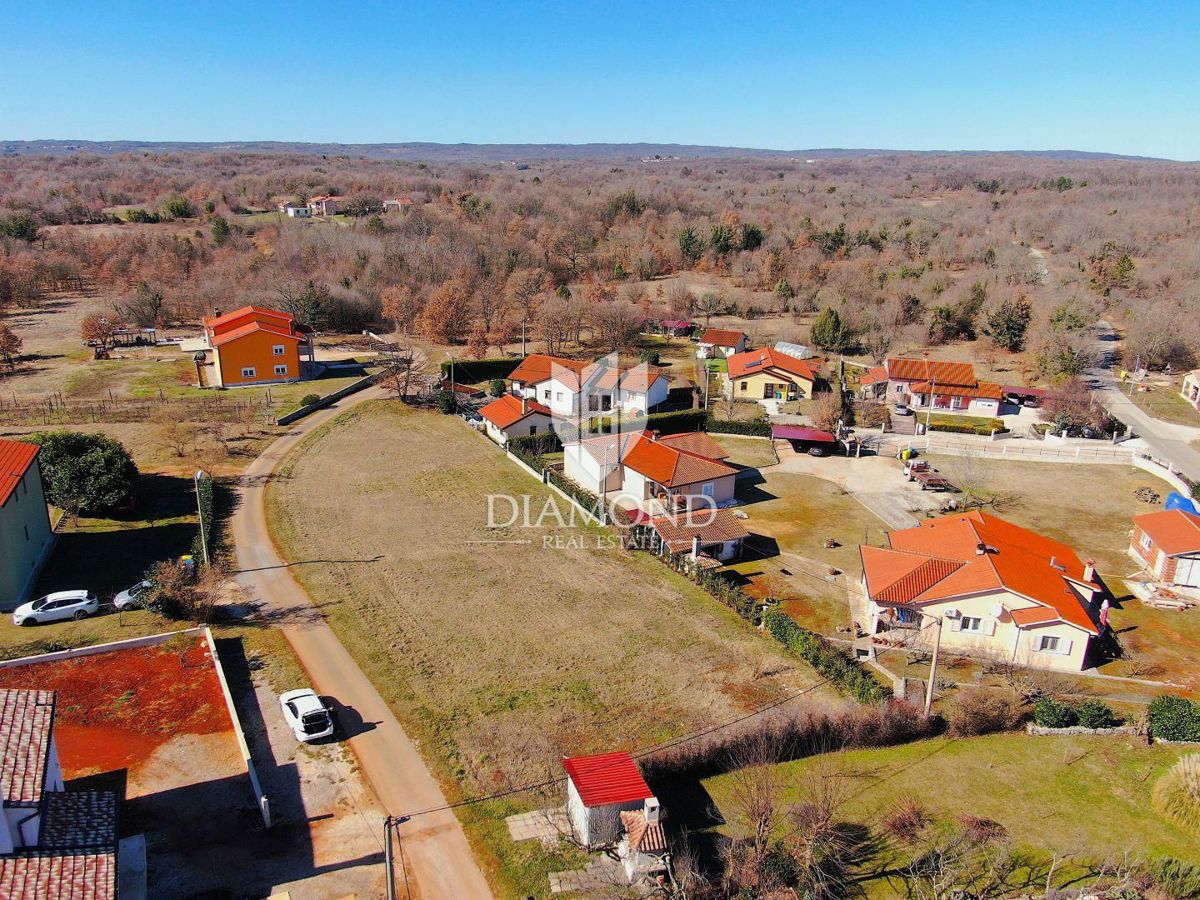 Una casa moderna con piscina in costruzione - nei pressi di Labin, Istria