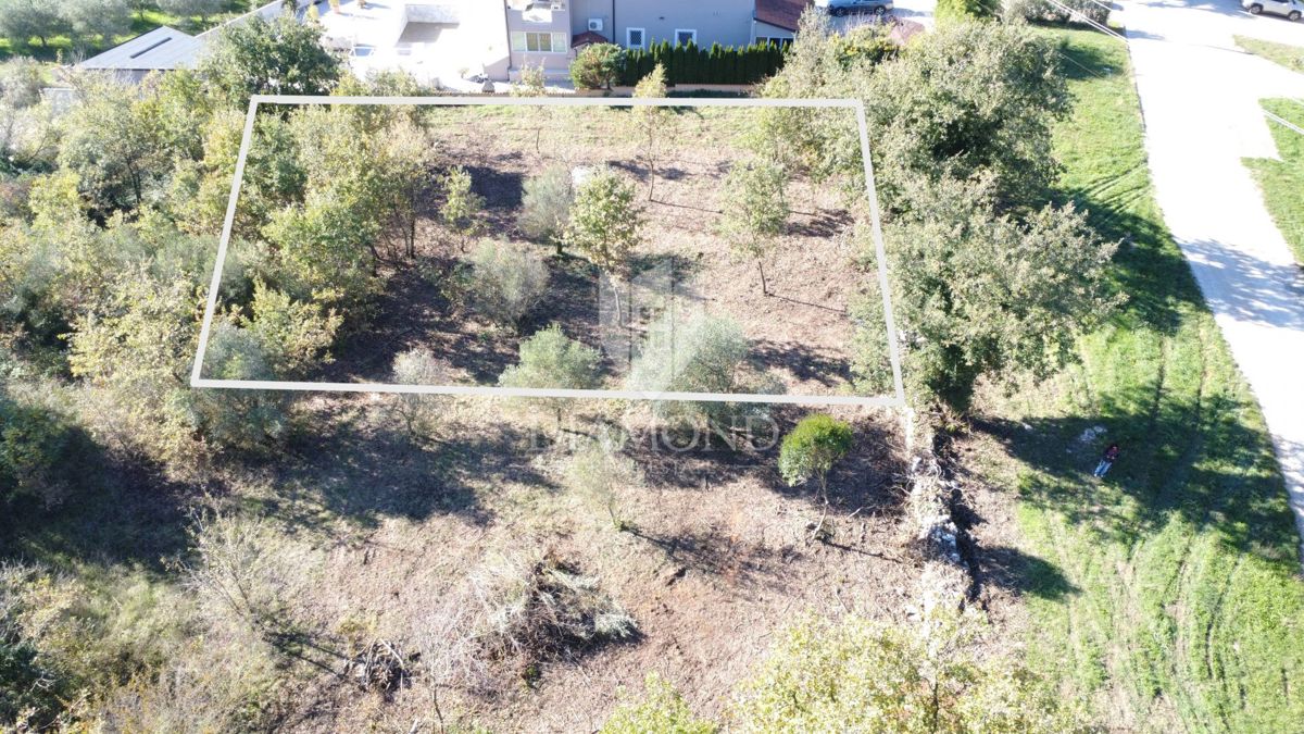 OCCASIONE! Parenzo – terreno 640 m² con vista mare