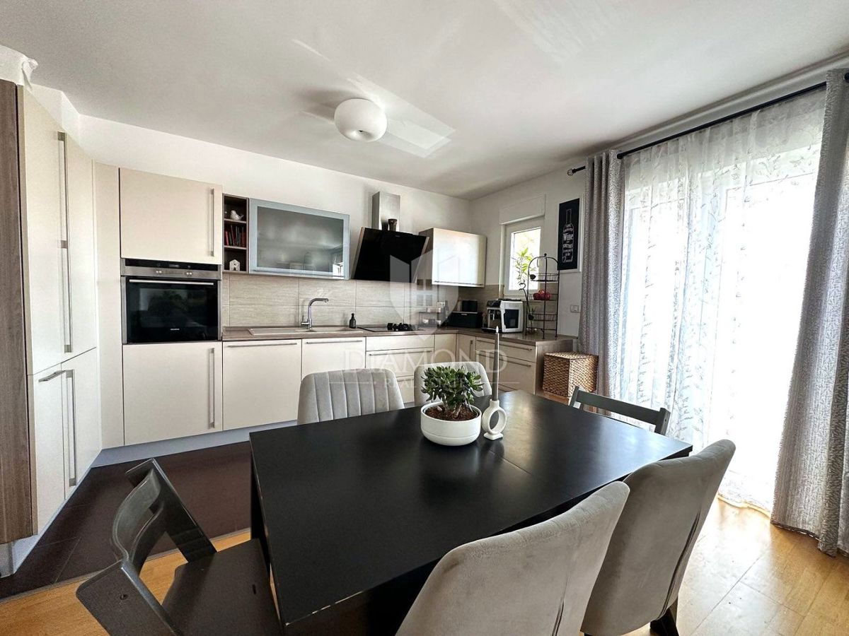 RIJEKA, VIŠKOVO- Appartamento duplex con vista mare