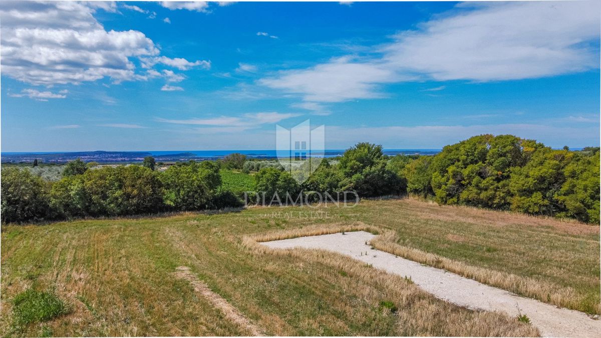 Fasana, dintorni, terreno attraente con vista mare