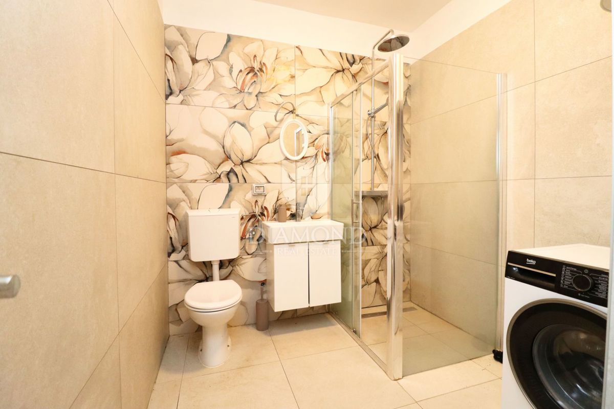 Parenzo, dintorni, 2 appartamenti con ampio giardino