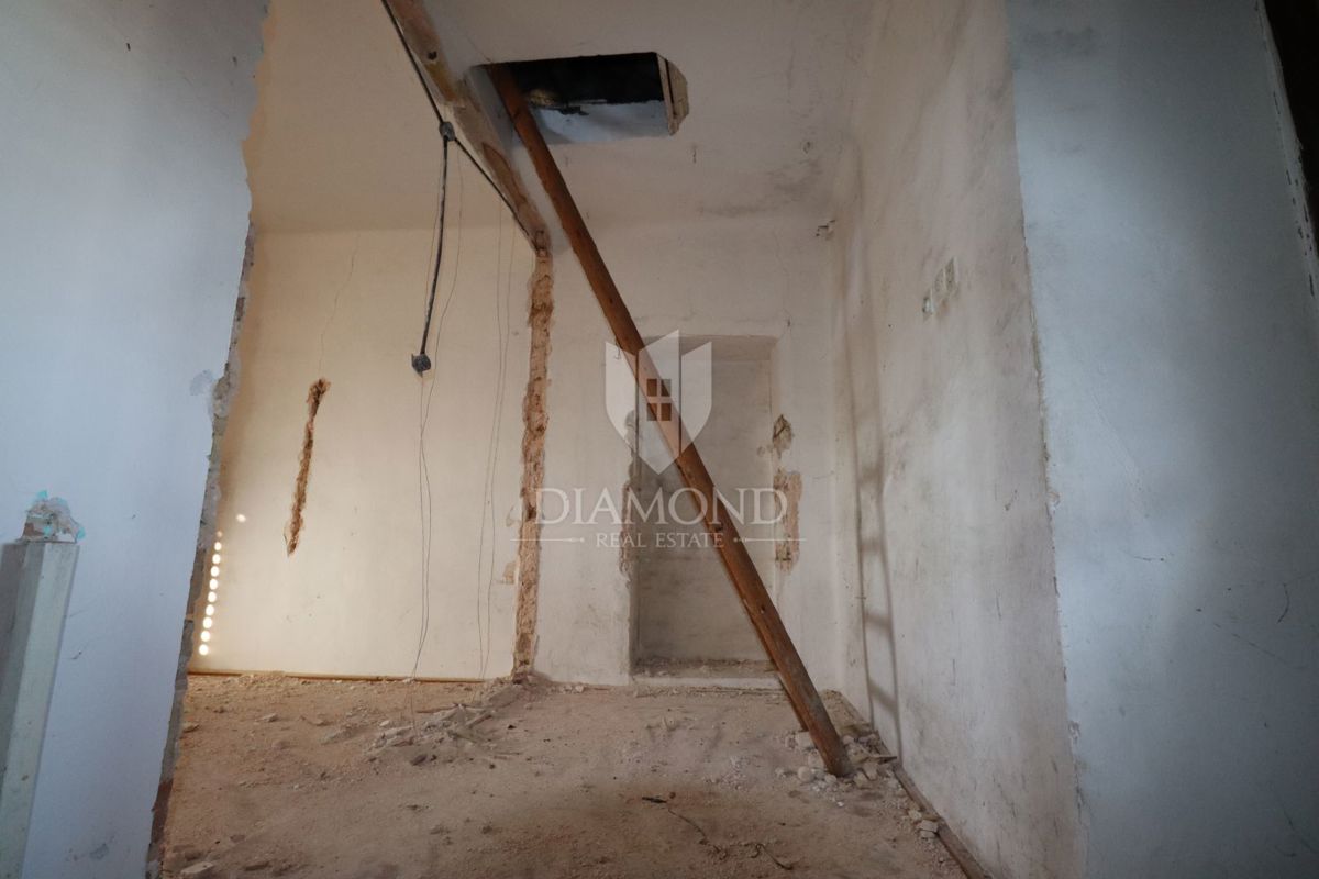 Žminj, due case da ristrutturare con ampio cortile