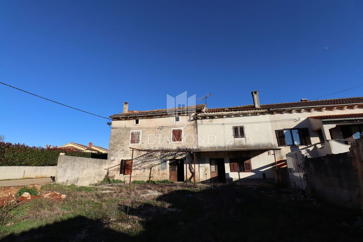 Žminj, due case da ristrutturare con ampio cortile