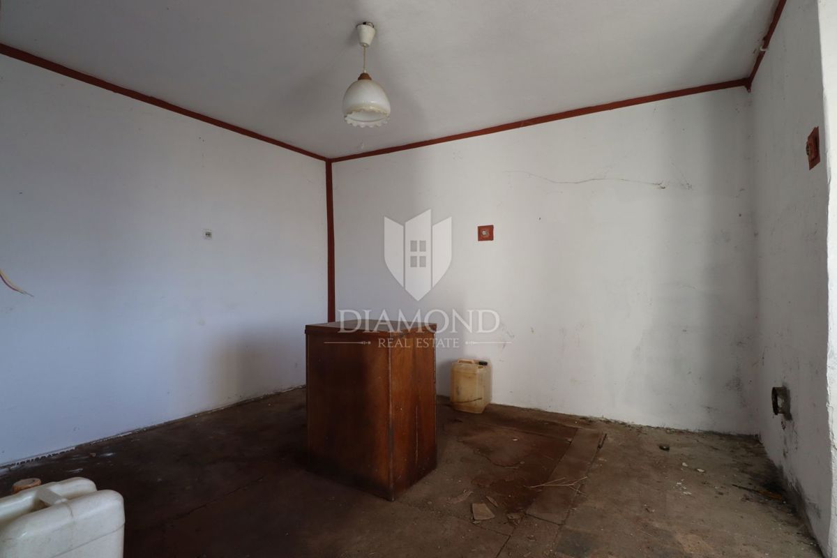 Žminj, due case da ristrutturare con ampio cortile