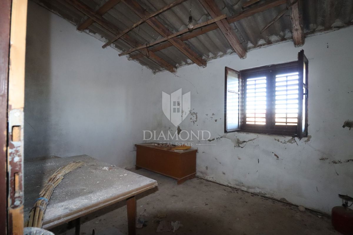 Žminj, due case da ristrutturare con ampio cortile