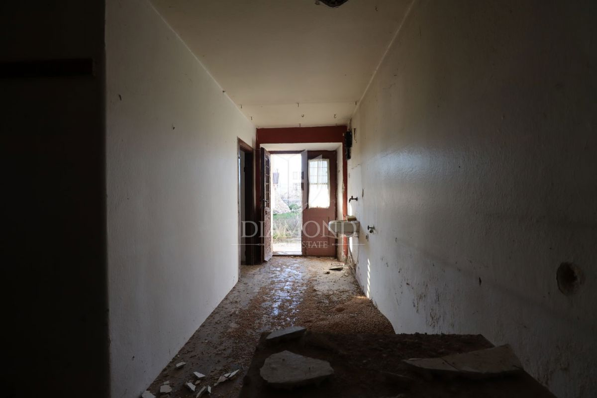 Žminj, due case da ristrutturare con ampio cortile