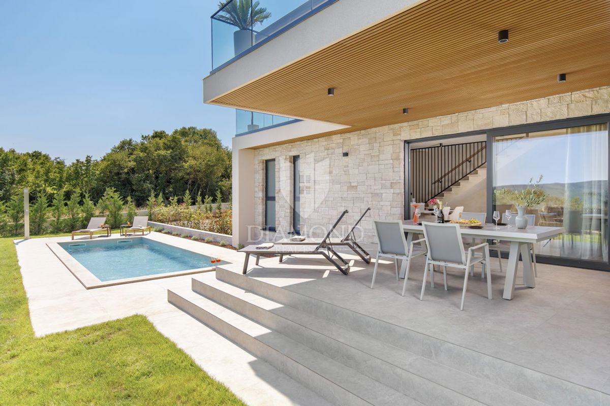 BELLISSIMA CASA MODERNA CON VISTA PANORAMICA