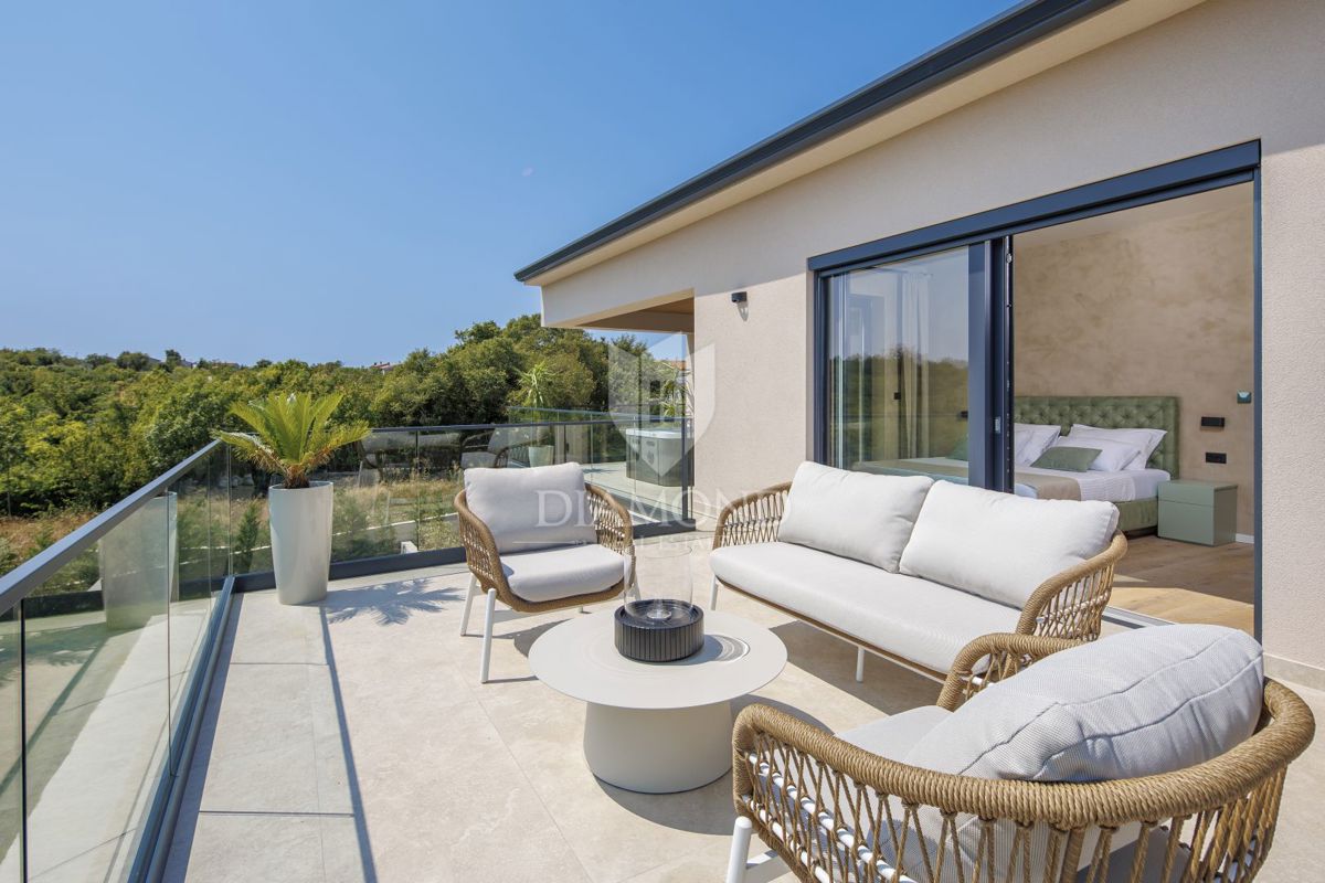 BELLISSIMA CASA MODERNA CON VISTA PANORAMICA