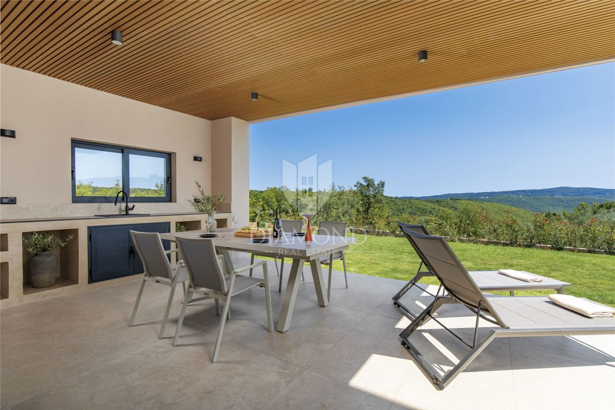 BELLISSIMA CASA MODERNA CON VISTA PANORAMICA