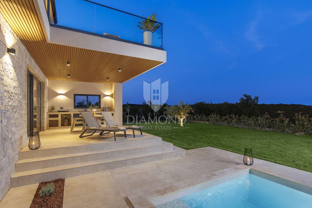 BELLISSIMA CASA MODERNA CON VISTA PANORAMICA