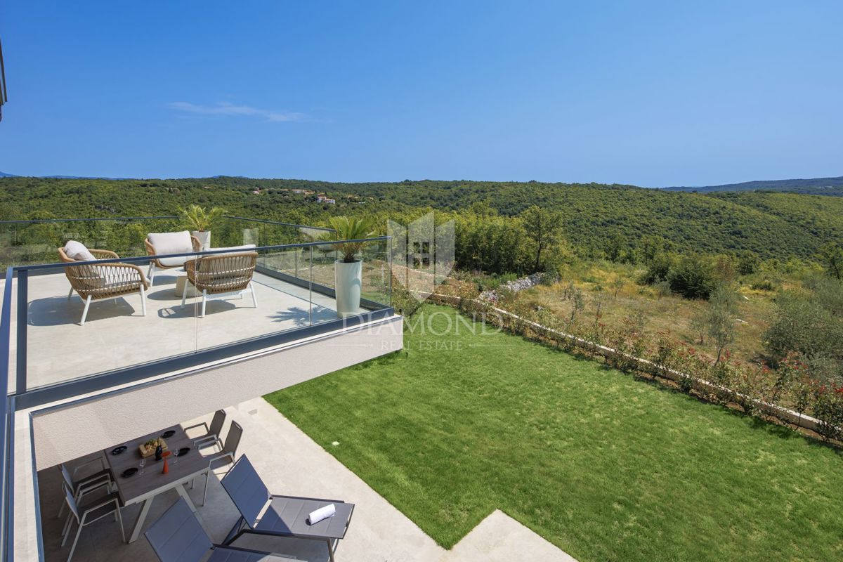 BELLISSIMA CASA MODERNA CON VISTA PANORAMICA