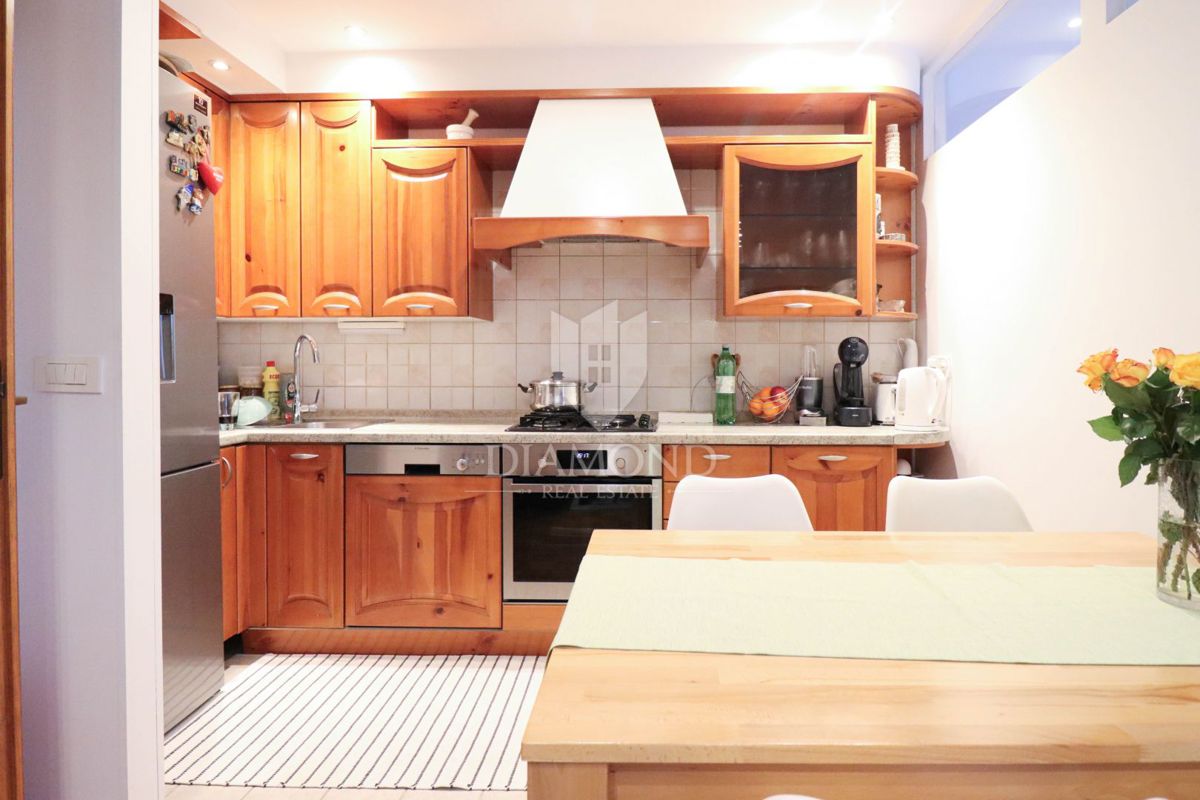 Zagabria, Spansko! Appartamento di tre stanze!