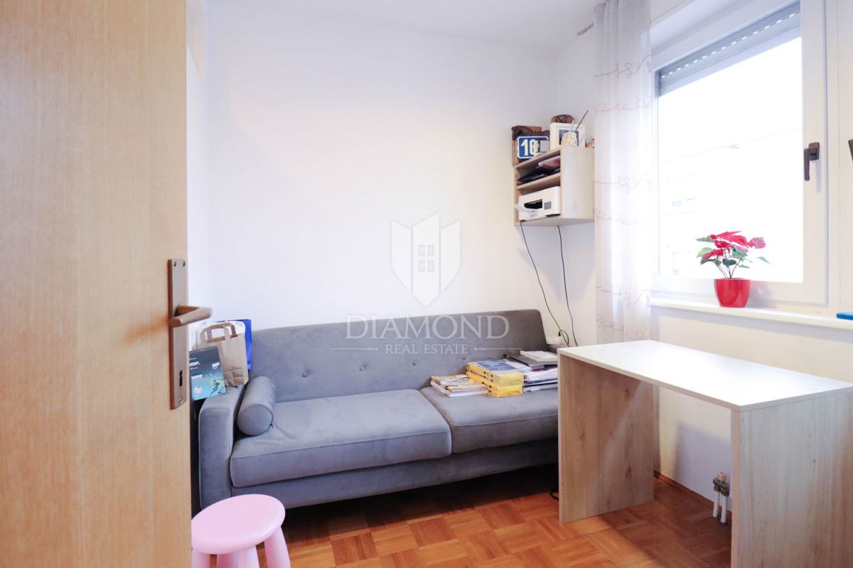 Zagabria, Spansko! Appartamento di tre stanze!