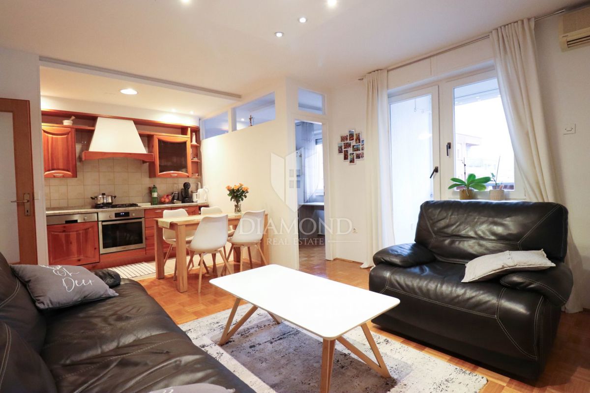 Zagabria, Spansko! Appartamento di tre stanze!