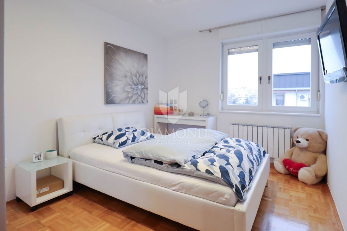 Zagabria, Spansko! Appartamento di tre stanze!