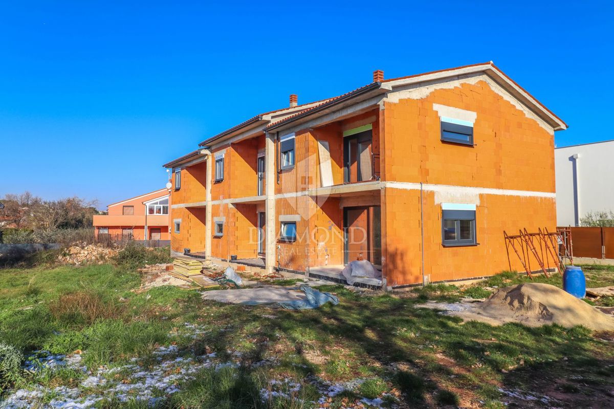 Ližnjan, moderno appartamento duplex con giardino, vicino al mare!