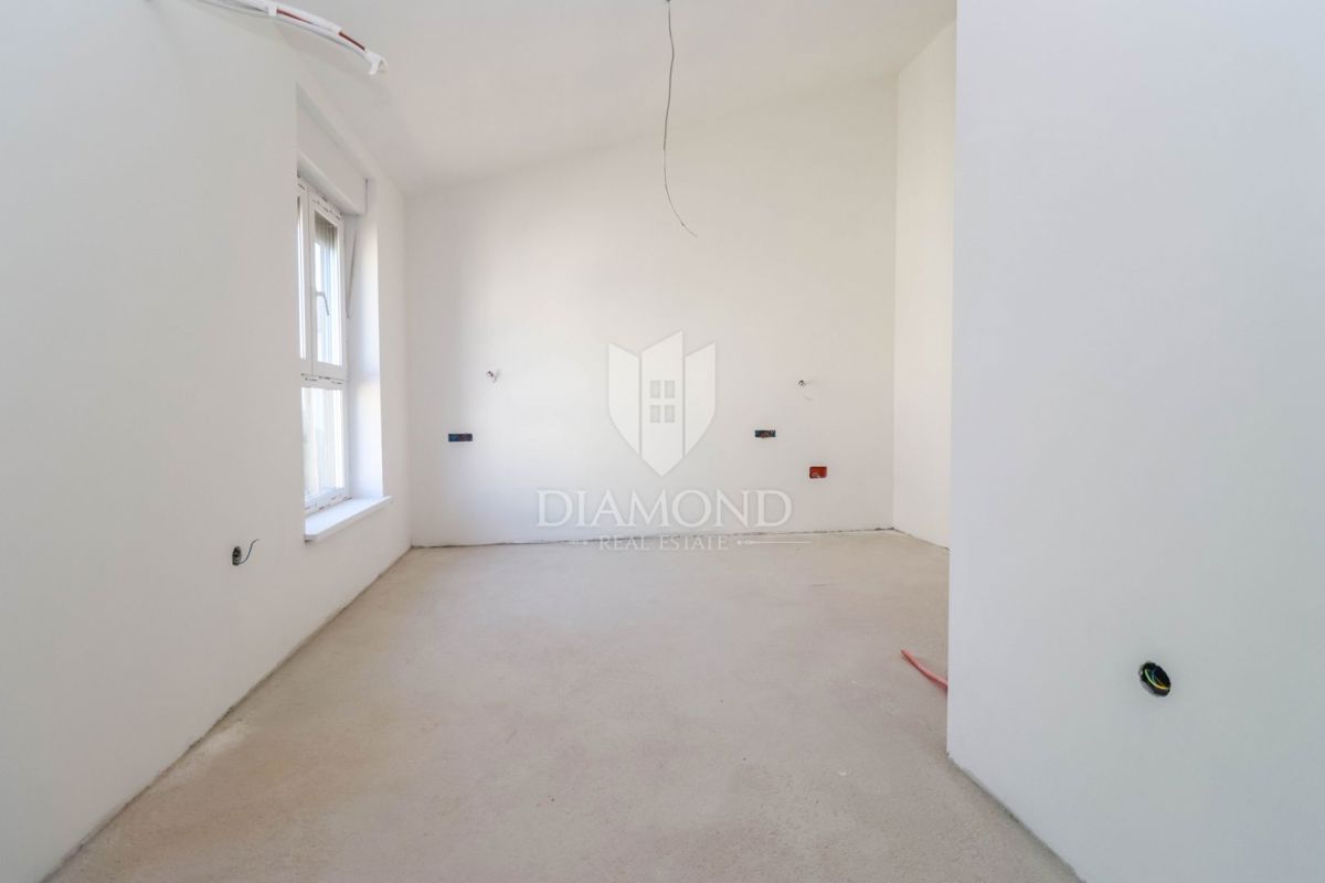 Ližnjan, moderno appartamento duplex con giardino, vicino al mare!