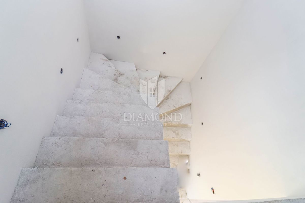 Ližnjan, moderno appartamento duplex con giardino, vicino al mare!