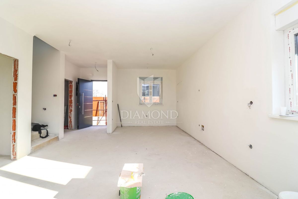 Ližnjan, moderno appartamento duplex con giardino, vicino al mare!