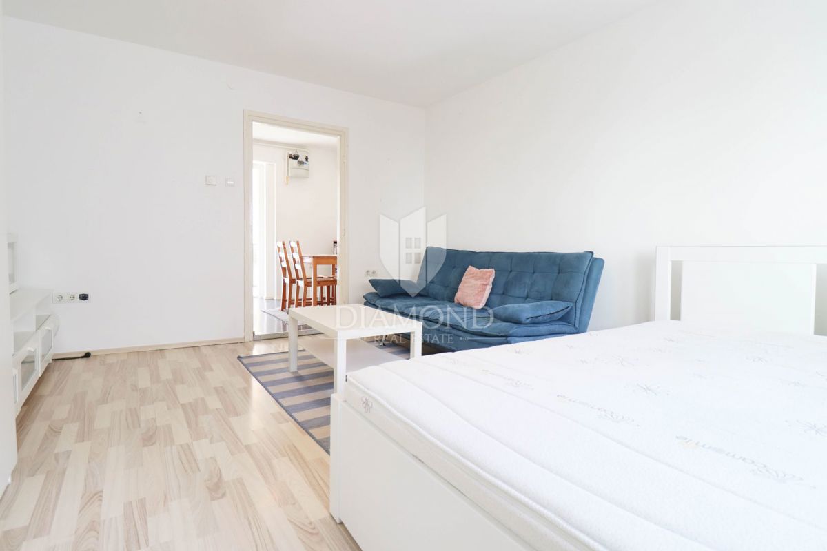 Zagabria Britanski trg, monolocale con parcheggio!