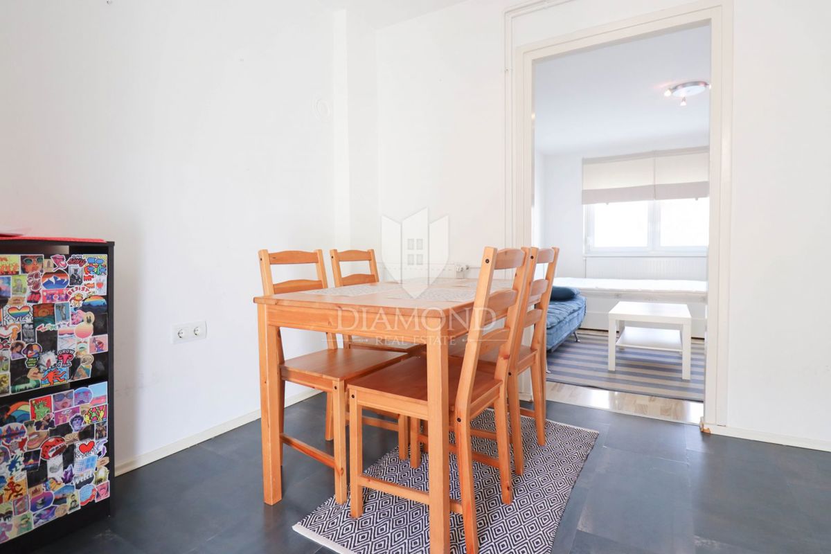 Zagabria Britanski trg, monolocale con parcheggio!