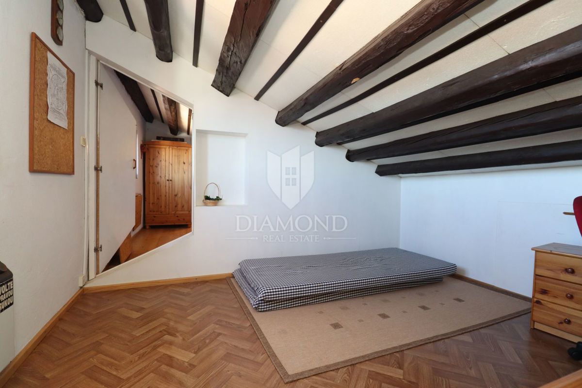 Rovigno, centro città, appartamento su due livelli, vista mare