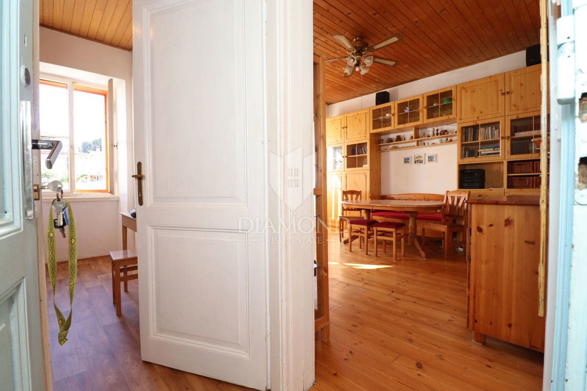 Rovigno, centro città, appartamento su due livelli, vista mare